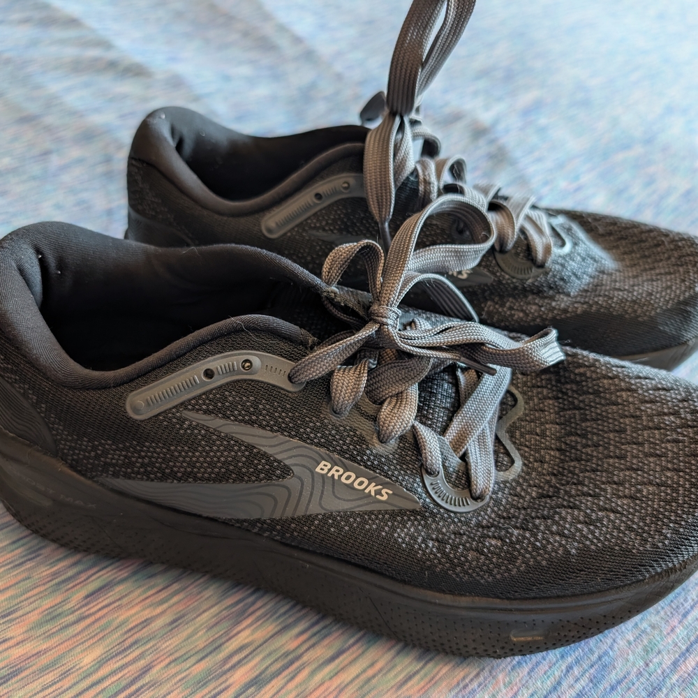 Brooks Men's Black and Gray Athletic Shoes